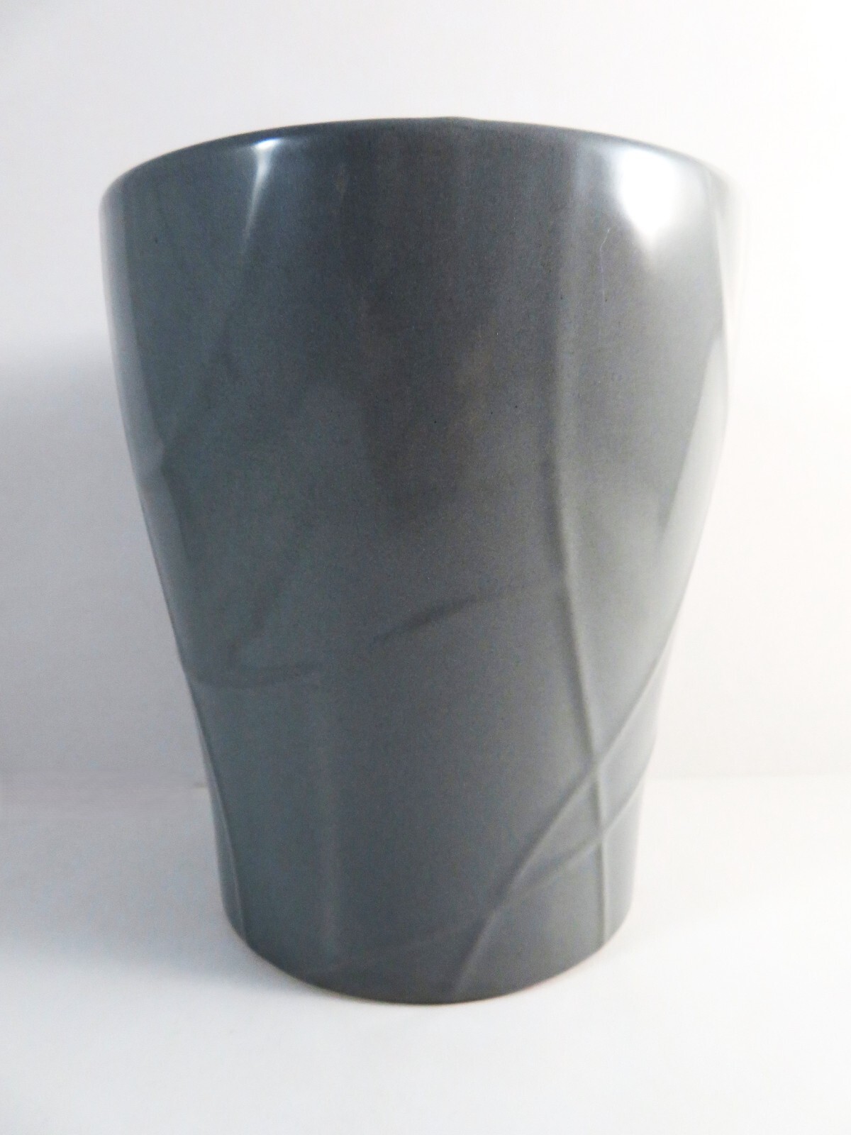 Ceramic Planter Curved Arc Lines Veined Exterior Gray Glossy Indoor 5.5 Inch