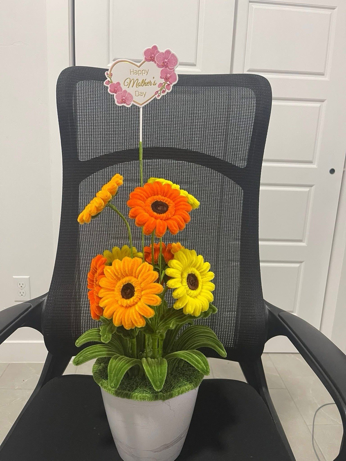 10 pcs/ $34.95 each FuzzyWire -Daisy Gerbera Lily Pot & Wrapped Bouquet