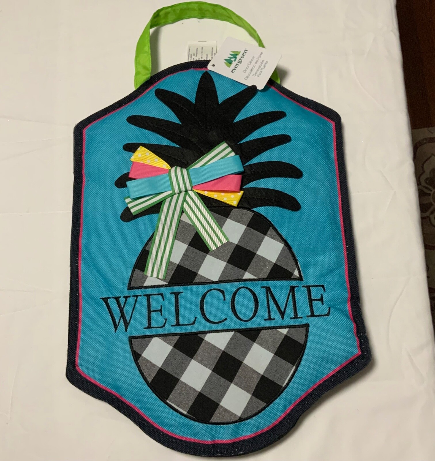 Evergreen Black & White pineapple door decor with blue background NEW WITH TAGS!
