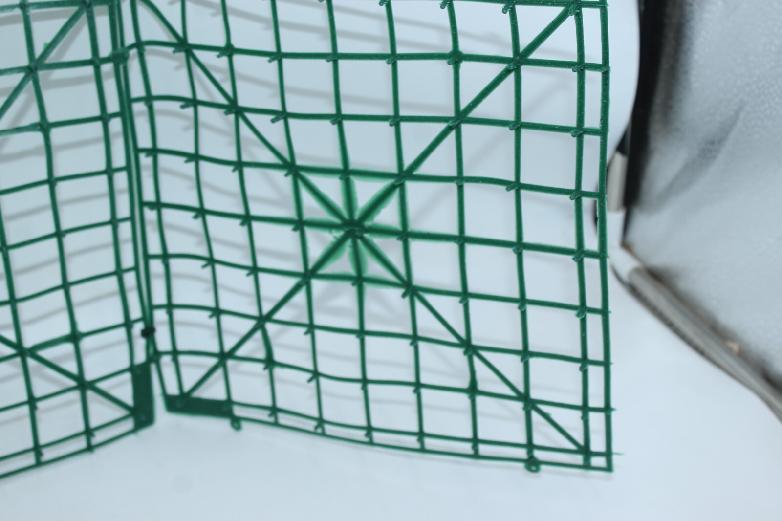 Artificial Grass Wall Panels 10″ X 10″ 11Pcs Plastic Mesh Grid Blank New Decor