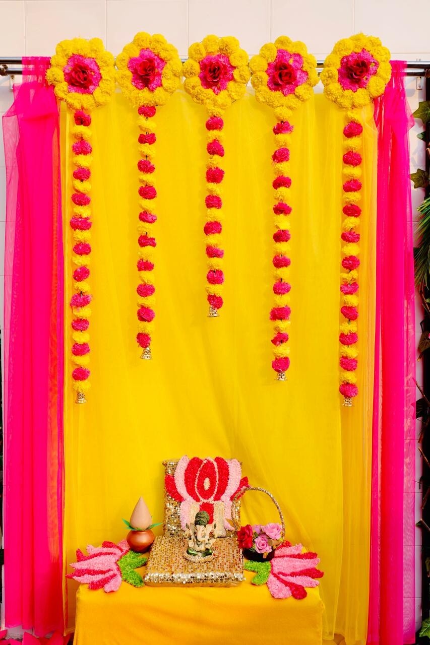 Indian Decoration Backdrop Fabric With Marigold Garlands Complet Party Backdrop