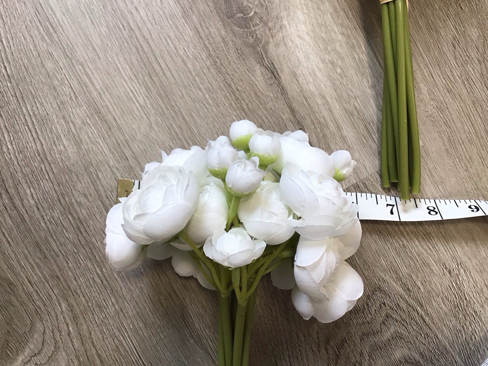 NIB Ling’s Moment Faux Renuculas Flowers White 18 Stems Floral Decor Bridal