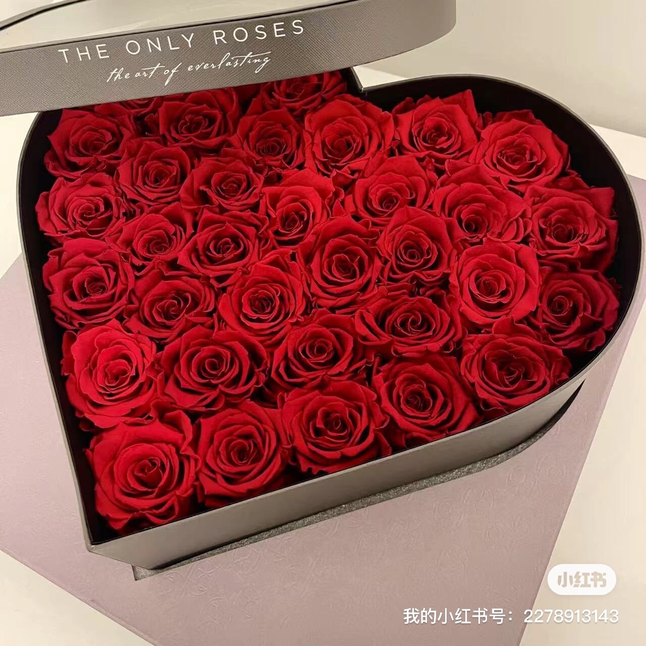 The Only Roses | Petite Round Black Hat Box with Single Pink Everlasting Rose