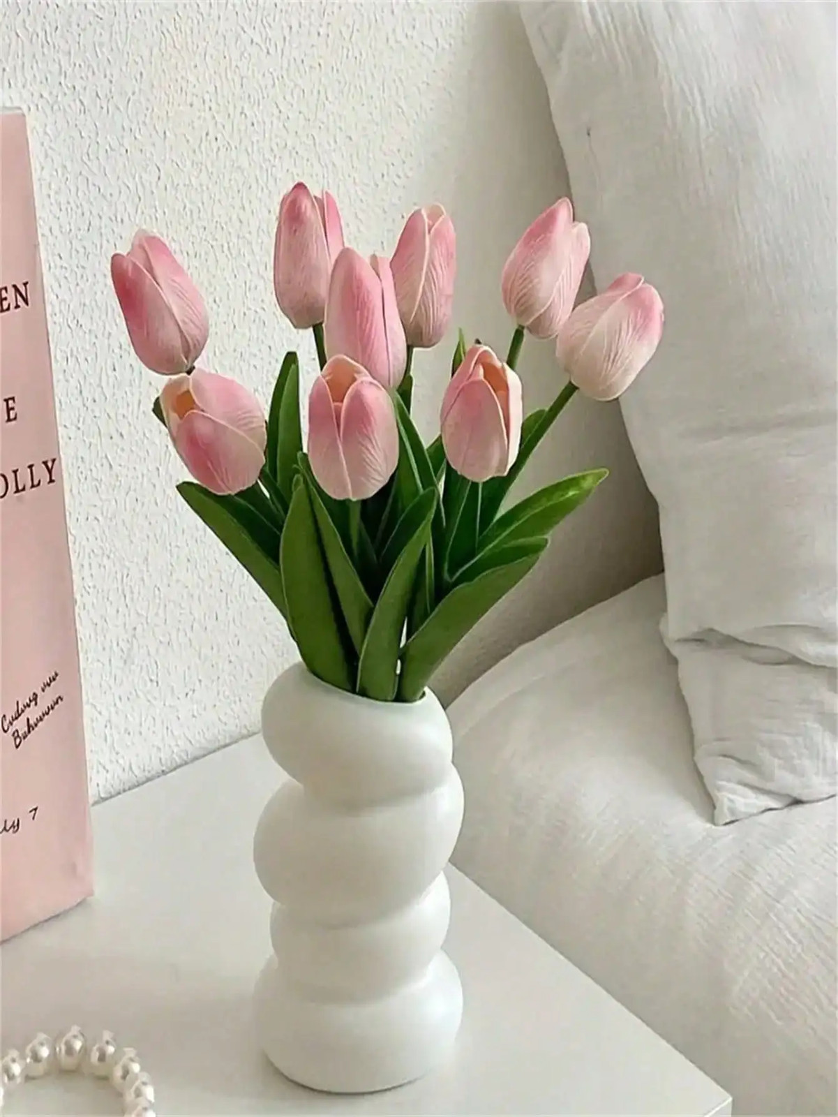 A Set of 6 Artificial Tulips, Suitable for Home Decoration and Tabletop Floral D