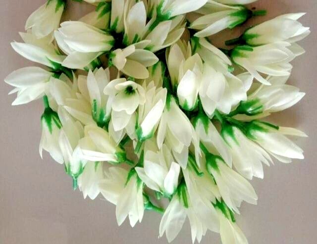 100pcs White Champaka Stalks Head Fabric Plastic Artificial Craft Supplies Bulk