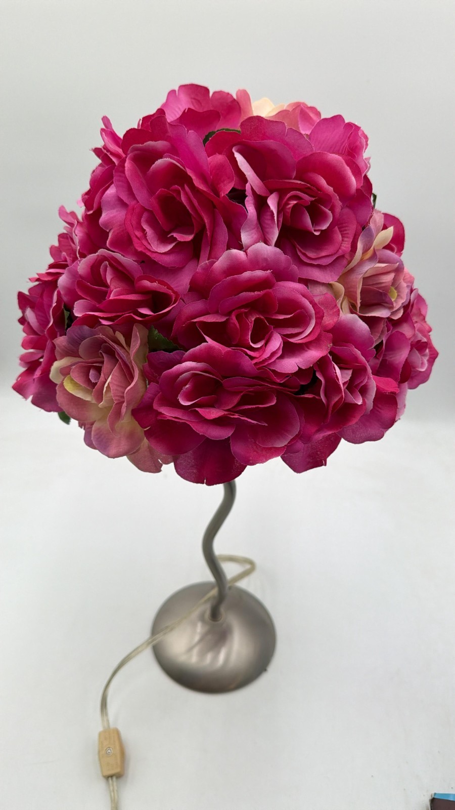 20″ Pink Rose Flower Table Lamp Lighted Floral Bouquet Wavy Metal Stem