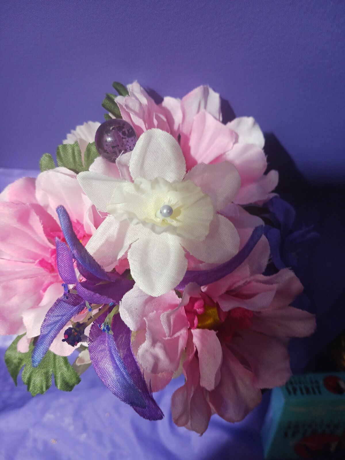 Artificial Flower Arrangement White Vintage Milk Glass Vase W/Silver Chain Heart