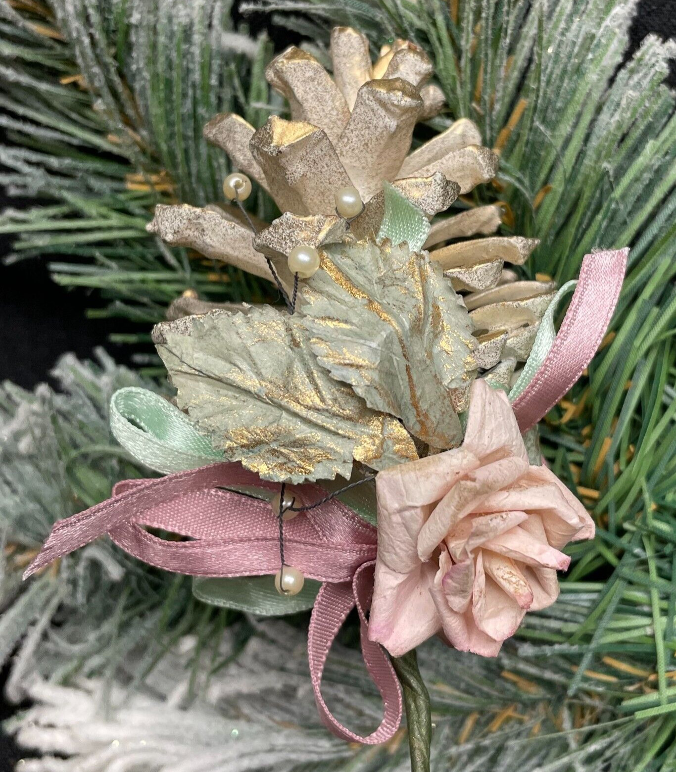 EUC S/6 Gold & White Pine Cones w/Pink Silk Roses, Pink/Green Ribbon, 7 1/2″ L