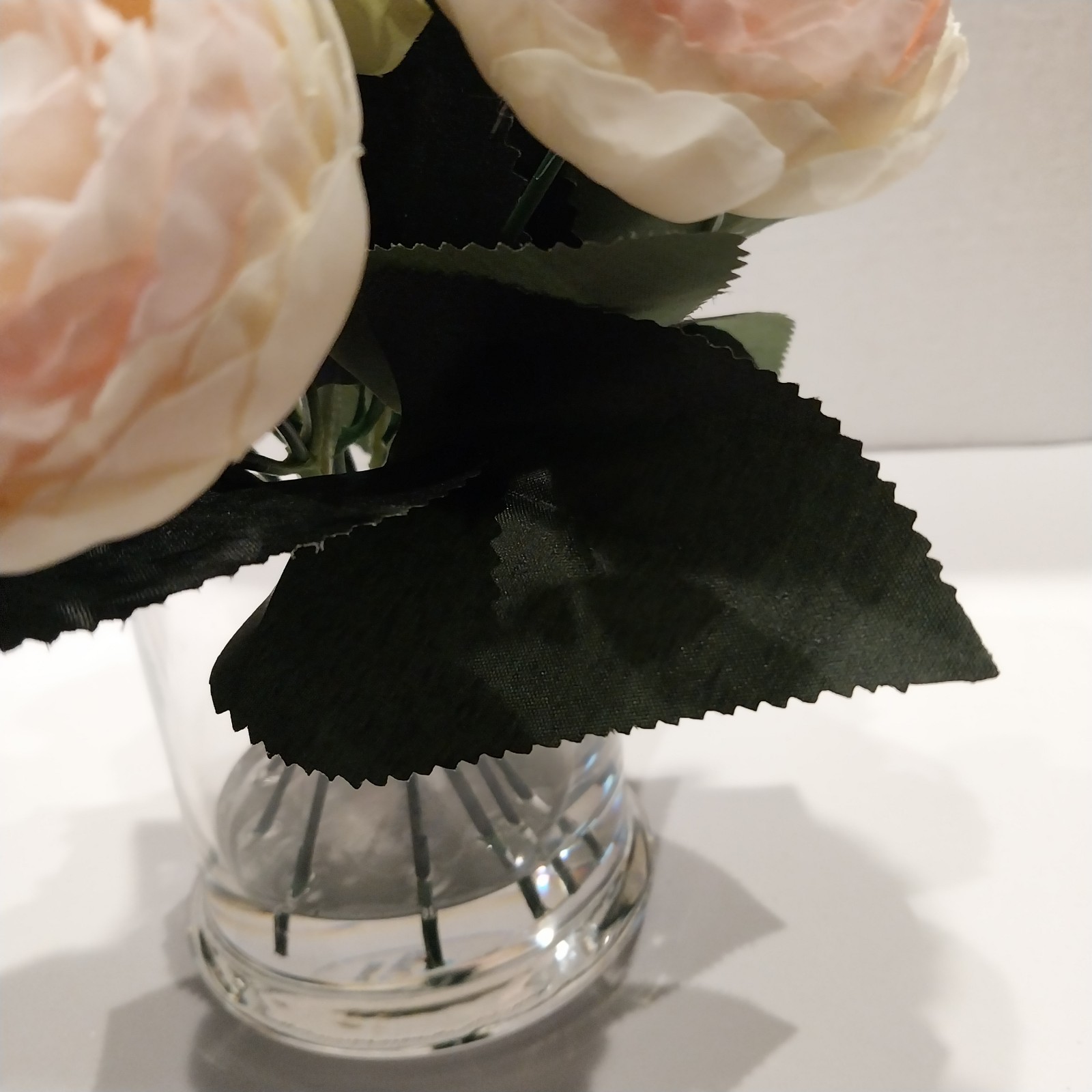 Faux Artificial Roses Flower Arrangement in Glass Vase w/ Faux Water