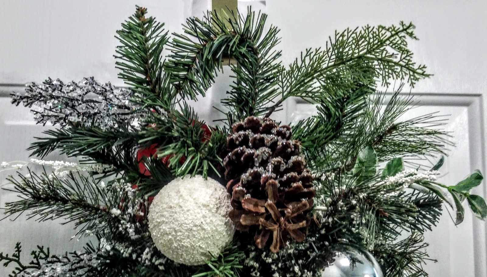 NWT 37″T Christmas Teardrop-Snowy & Icy Pine, Cones & Silver & White Ornaments