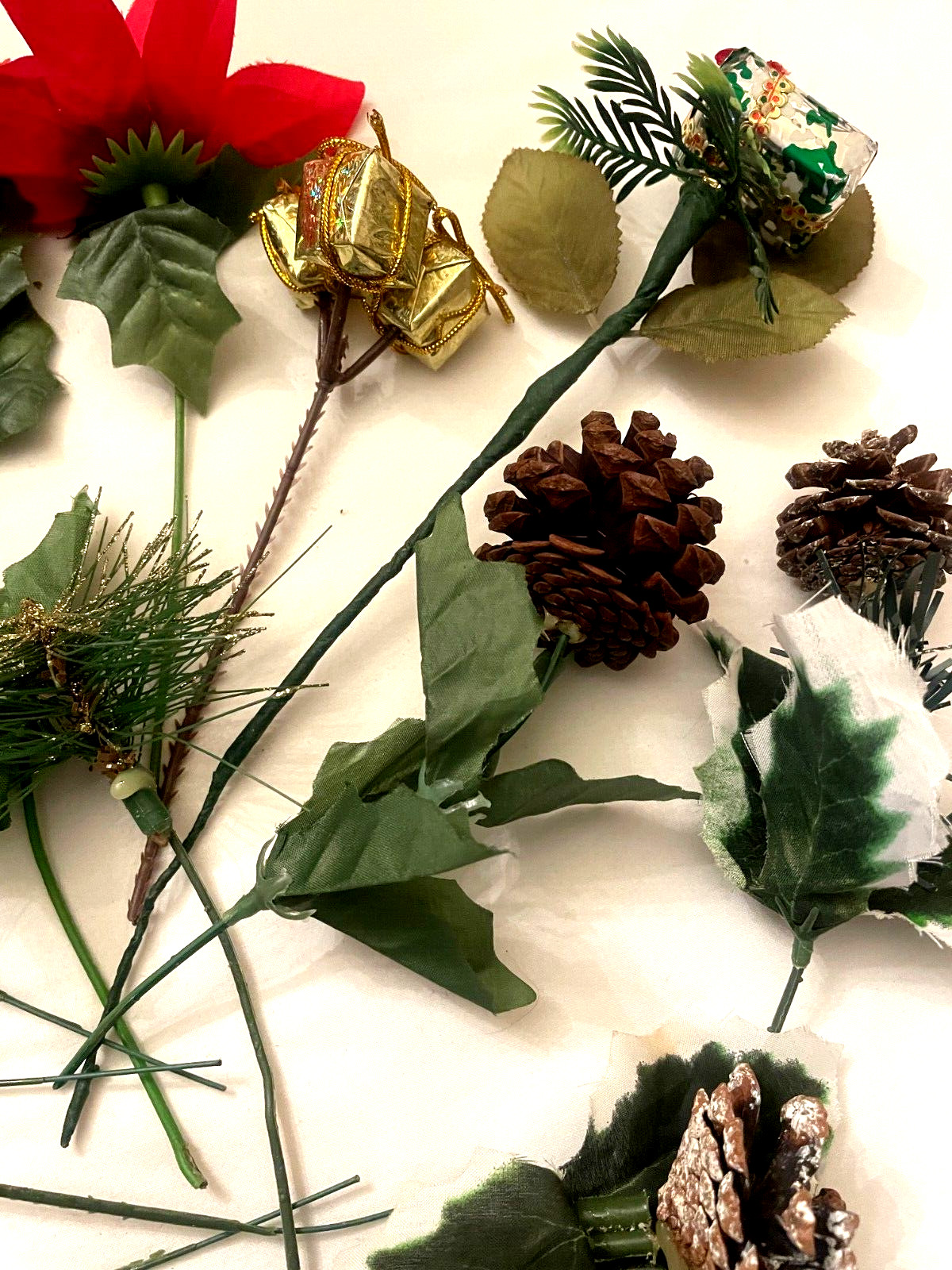 13 Flower Picks Assorted Sizes – Gift boxes, Pine Cones, Poinsettia, Vintage