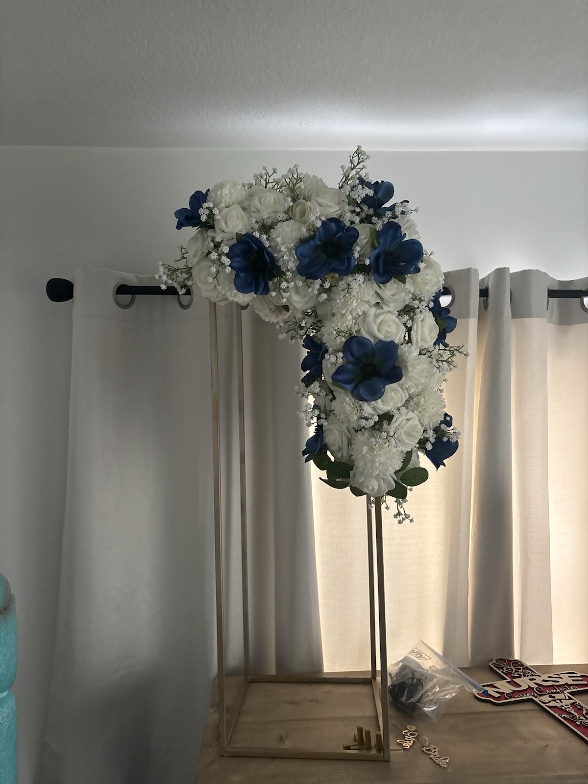 Artificial Silk White Blue Rose Floral Arrangement on Gold Metal Stand