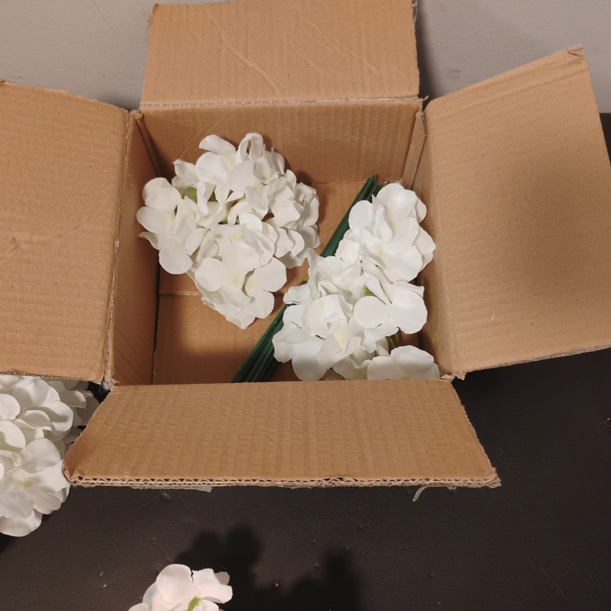 Auihiay White Artificial Flowers New