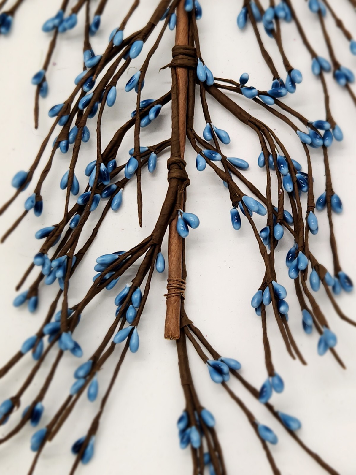EV-C7 Pip Berry Garland in Country Blue Color