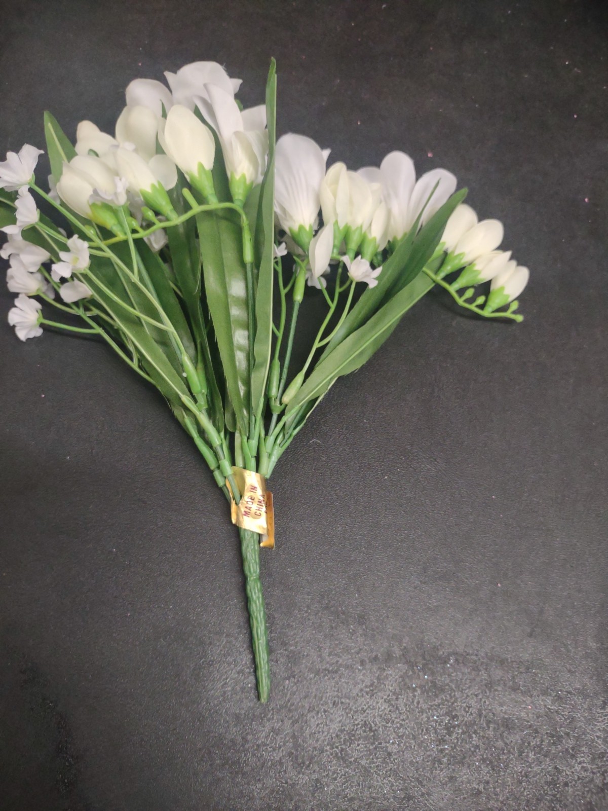Vintage 10″ Silk Freesia Flower Bush, White, 5 Stems, Baby’s Breath & Foliage