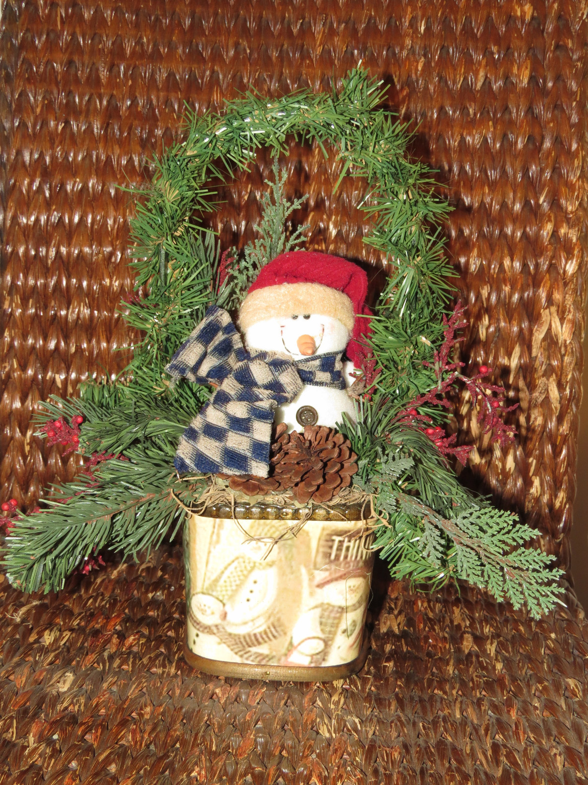 ANTIQUE Snow Winter PRIMITIVE SNOWMAN Pip Berry Pine Cone Table Top Florist Made