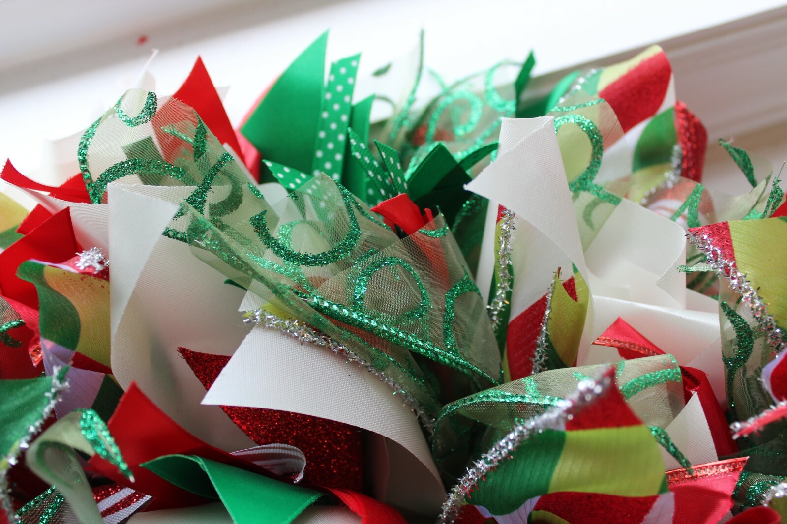 Christmas Winter Holiday Door Wreath Ribbons 23″ Red White Green Sparkle 24″ dia