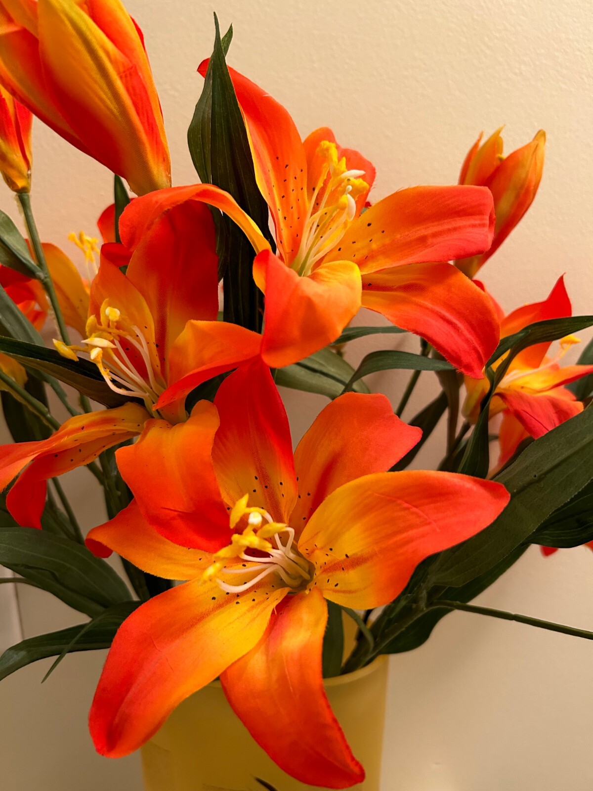 Gorgeous Artificial Silk Flower & Glass Vase Arrangement 24″ Tall x 24″ Wide
