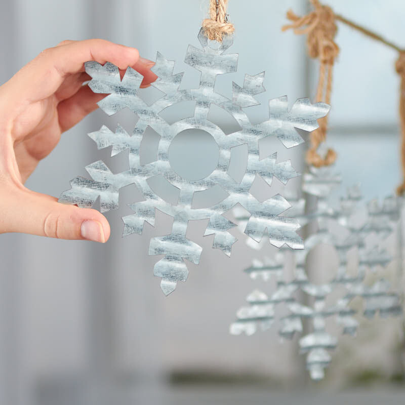 82″ Long Farmhouse Style Corrugated Galvanized Metal Snowflake & Jute Garland