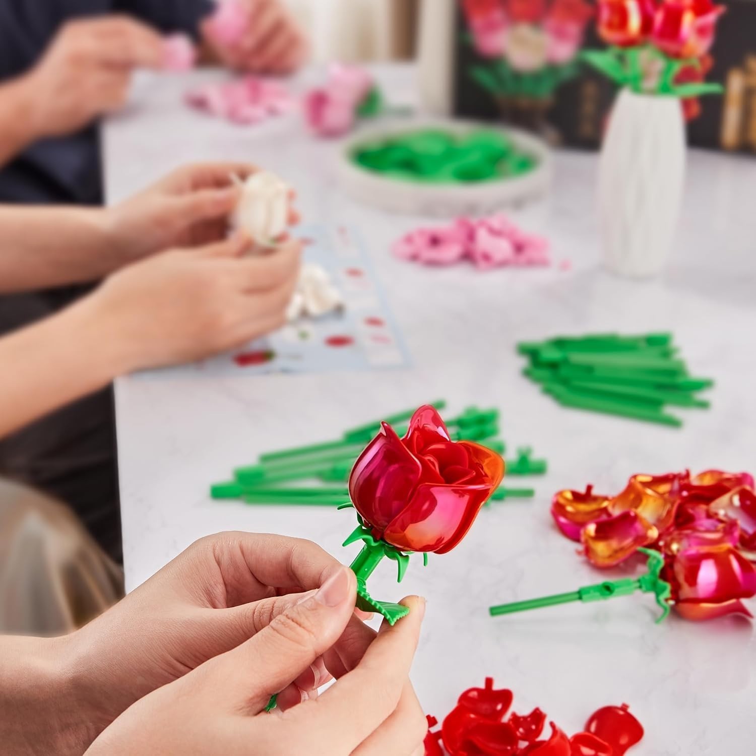 Versatile 174-Piece Rose Building Set with Adjustable Stems – Creativity Awaits!