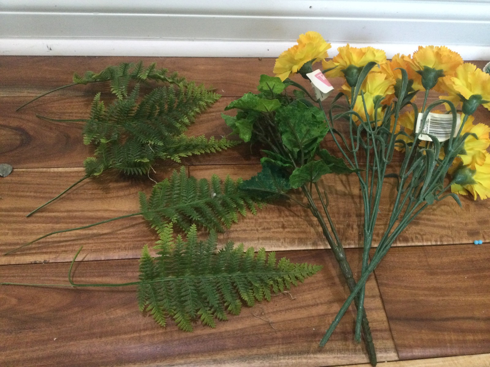 Vtg bouquet 12” yellow carnation Flowers 2 bushes,+ 5+ poly Fern +Ivy bush