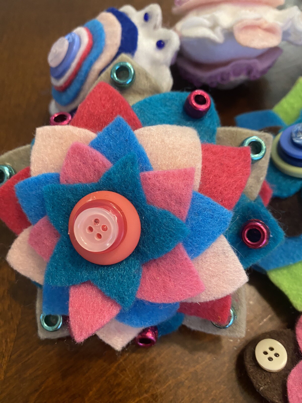 Lot of 8 PUFFY Beautiful Hand Cut Felt & Buttons FLOWERS Cottage CORE 3-5″