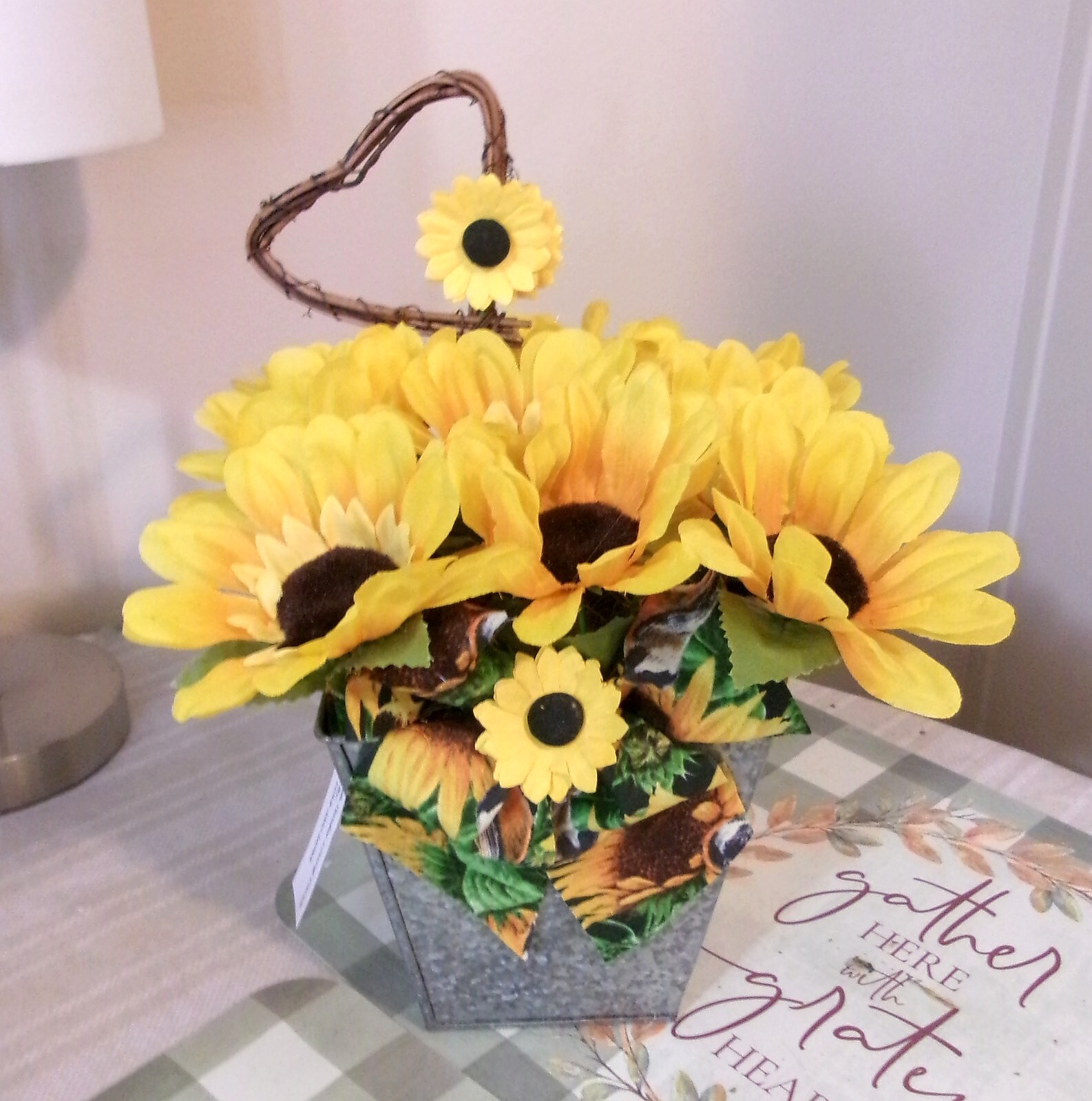 Sunflower Arrangement Centerpiece Country Decoration Heart Floral Accent New USA