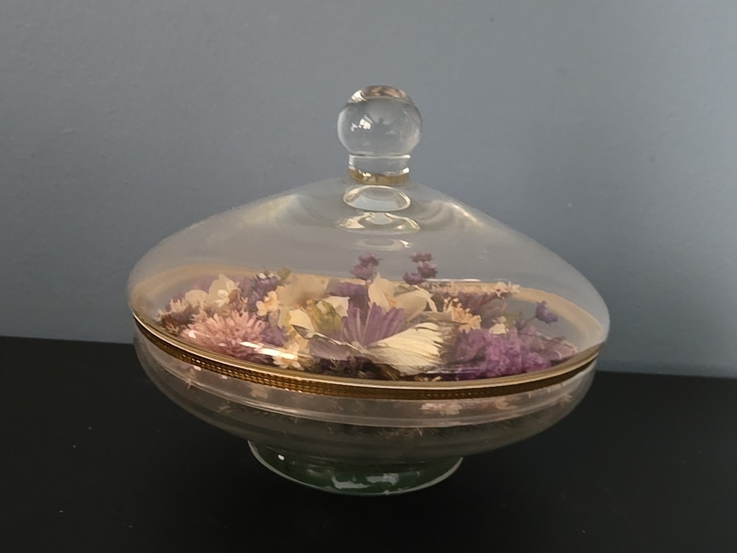 Vintge Apothecary Round Dome Dish Display w Lid Terrarium Floral Dried Flowers
