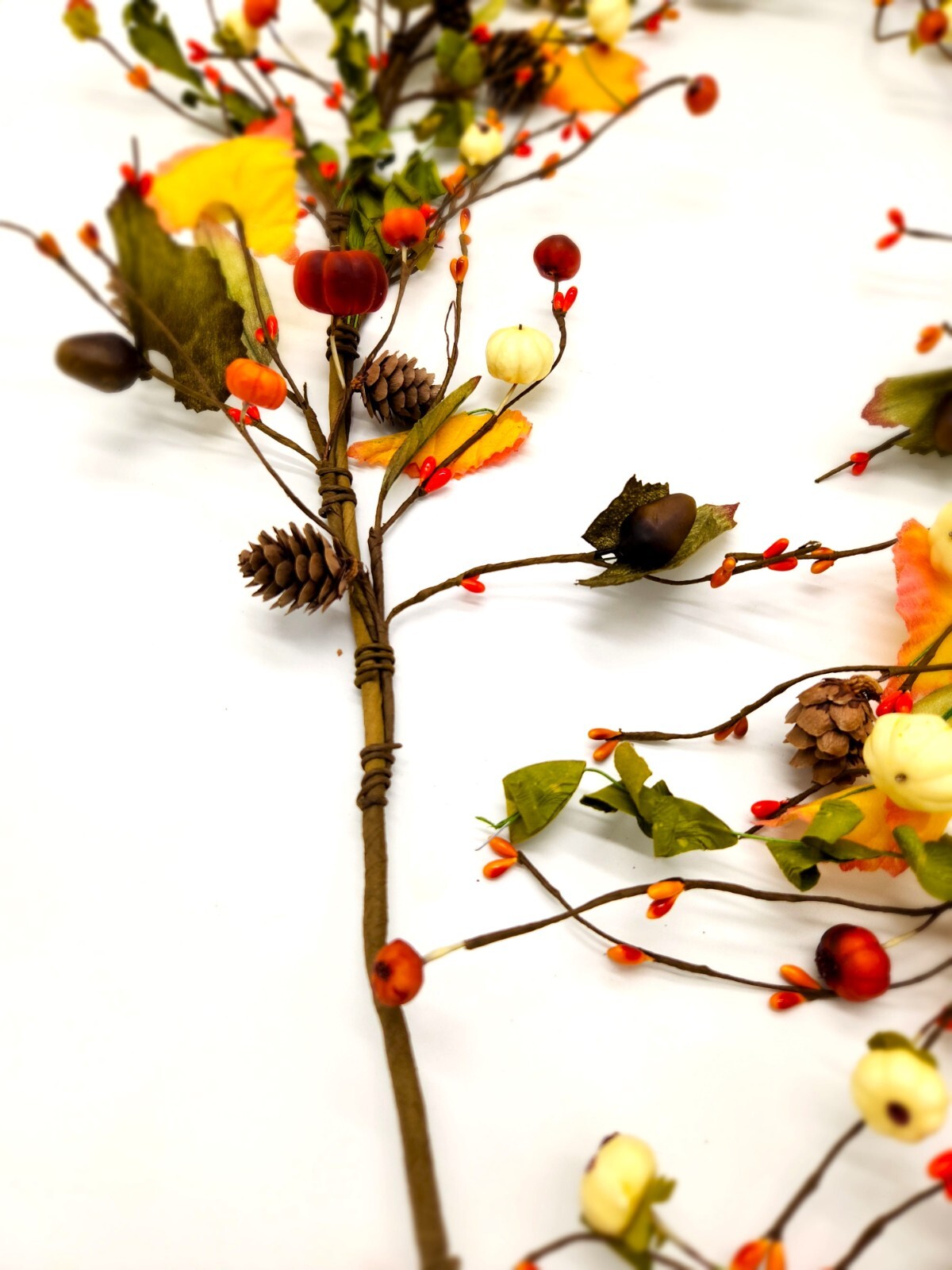 EV-094Y Fall Primitive Pumpkin Berries Garland in Orange and Green