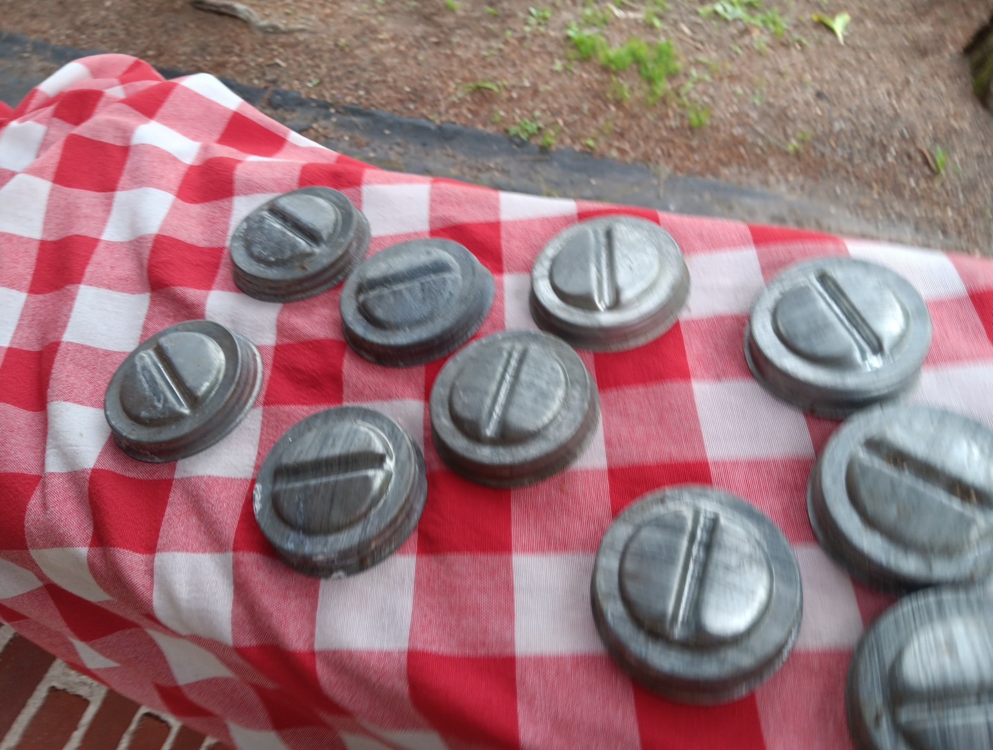 VINTAGE LOT OF 20 MASON JAR LIDS ZINC BAIL TOP CANNING FRUIT BALL ATLAS ??