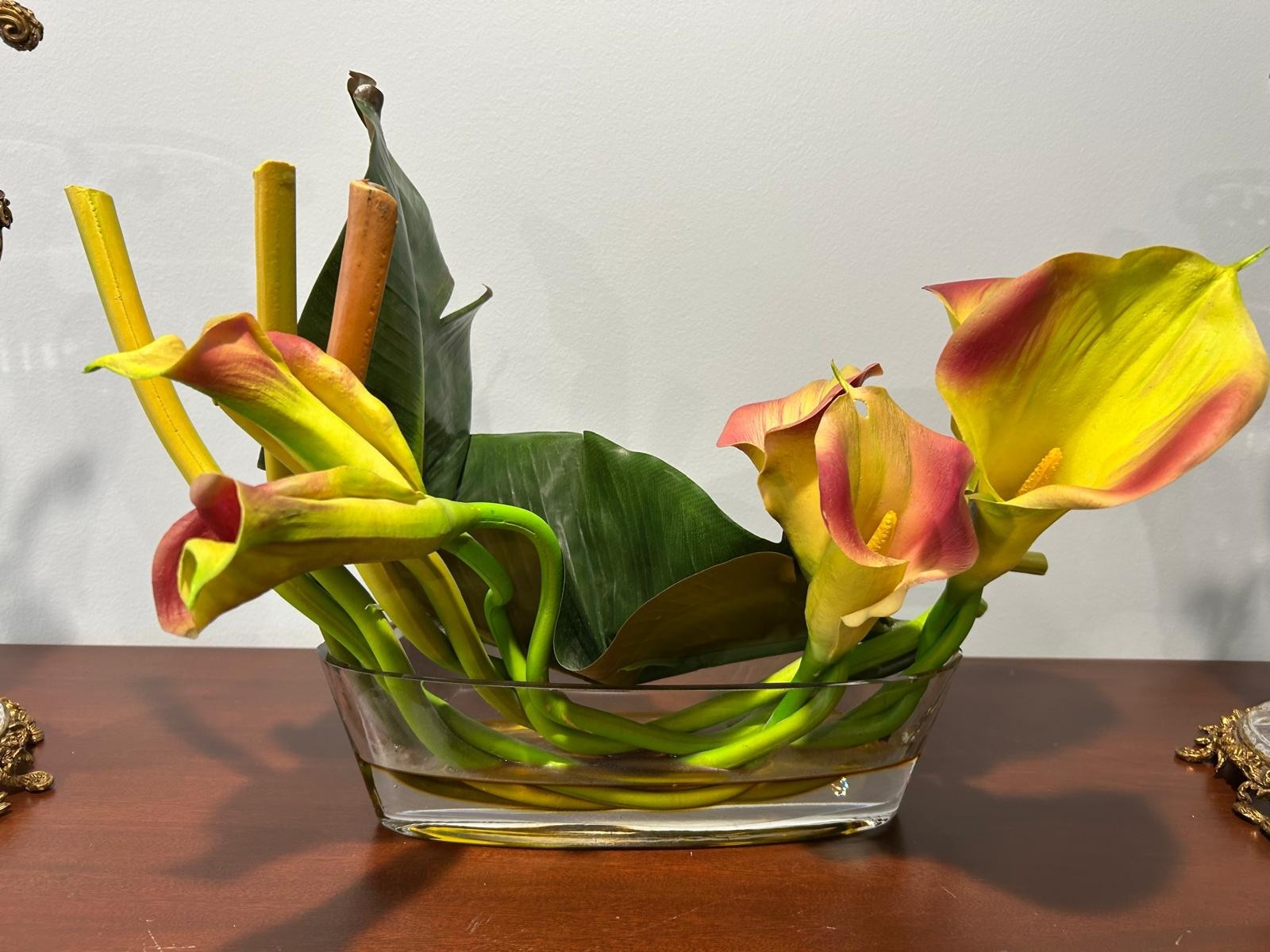 Decorative Calla Lily Floral Arrangement in Clear Glass Bowl – Green Yellow Pink