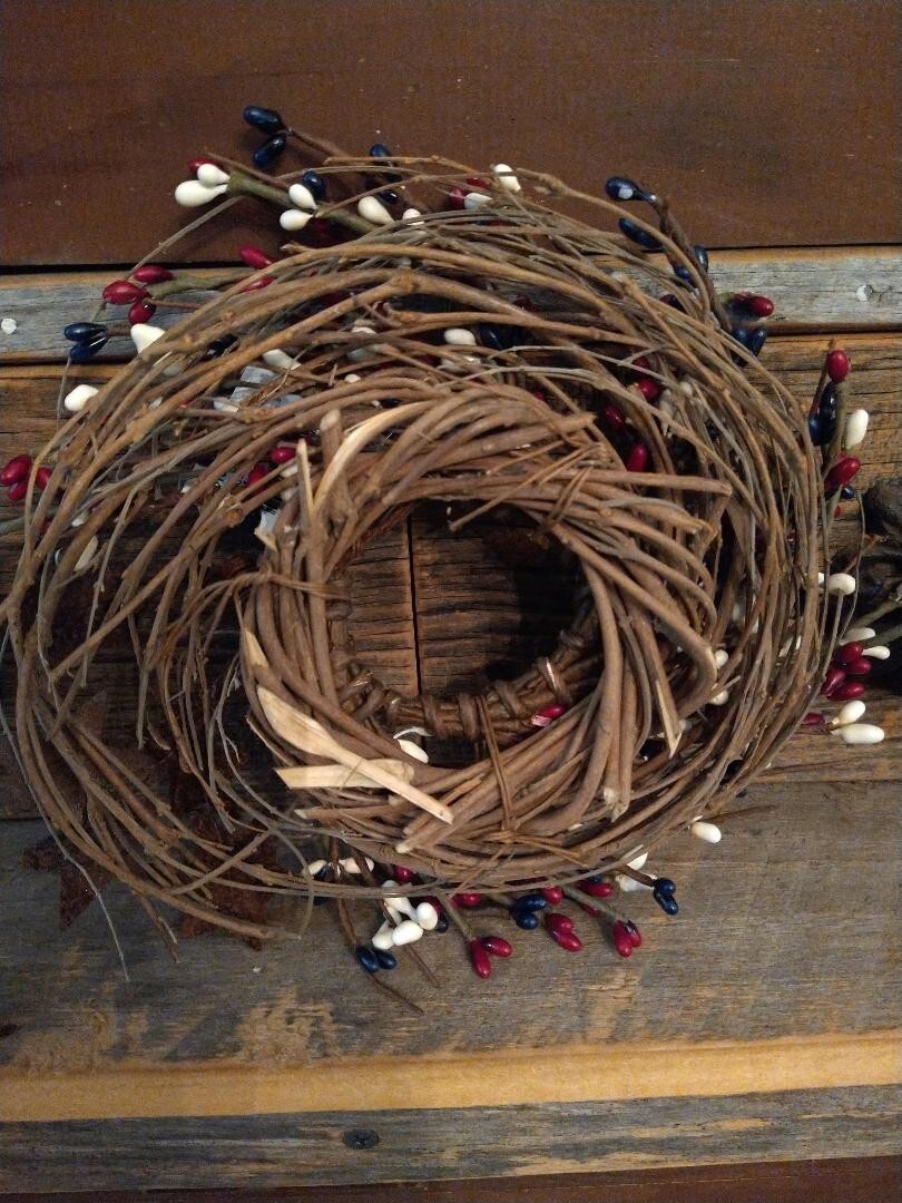 Americana Pip Berry Ring Small Twig Wreath with Rustic Stars ” ~ Home Decor