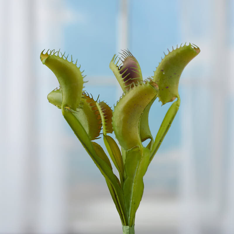 4 Artificial 9″ Vinyl Venus Flytrap Plants for Florals, Crafting and Decor
