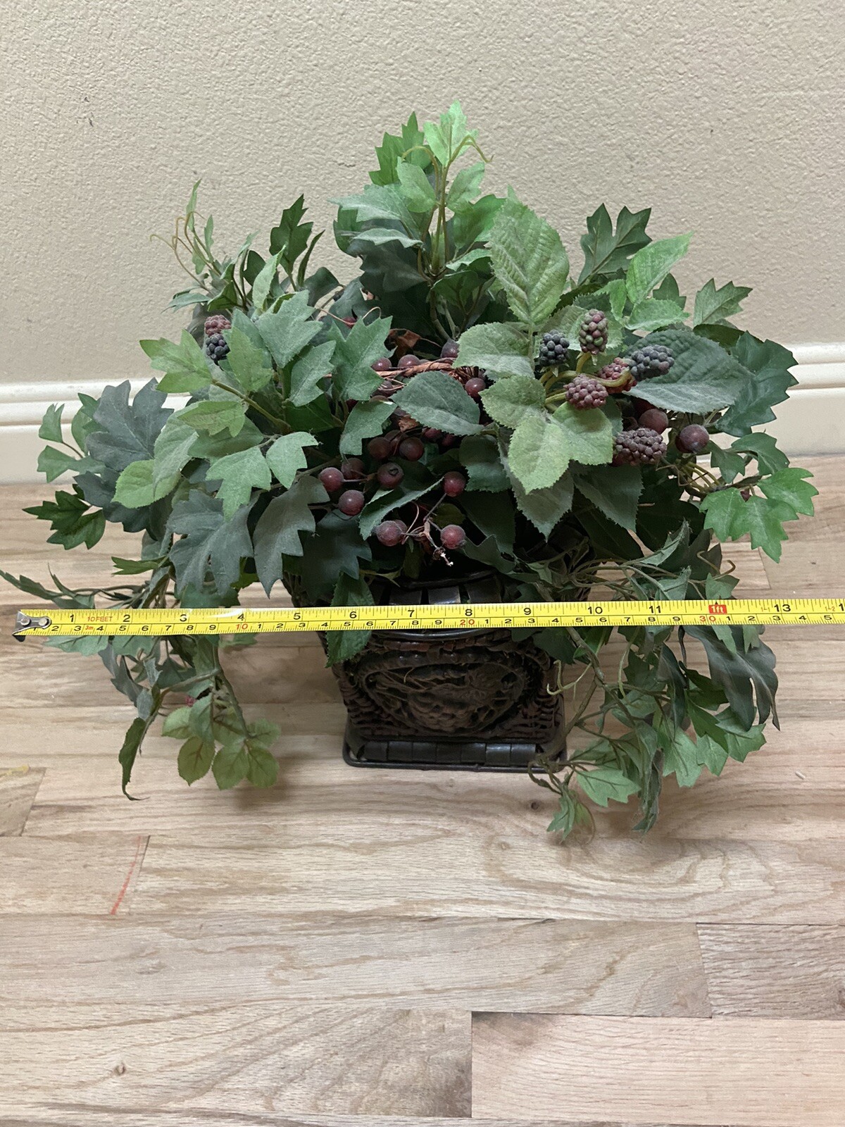 Guc Ivy Floral Arrangement Unique