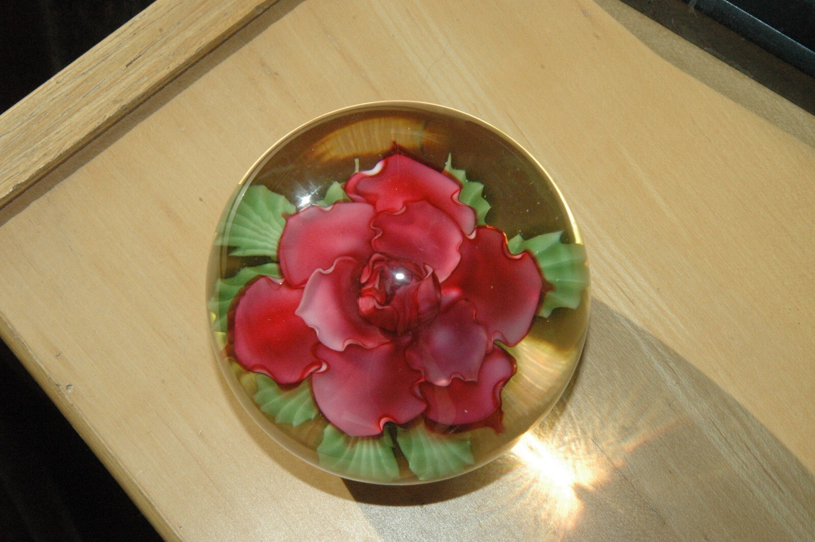 STEVEN LUNDBERG Red Rose Art Glass 1999 Paperweight, Approx 3.5″Hx4″W