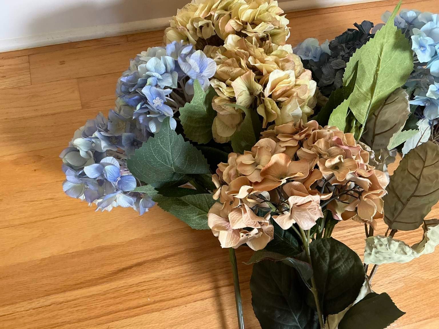 30in Hydrangea Silk Artificial Flower Set of 12, new