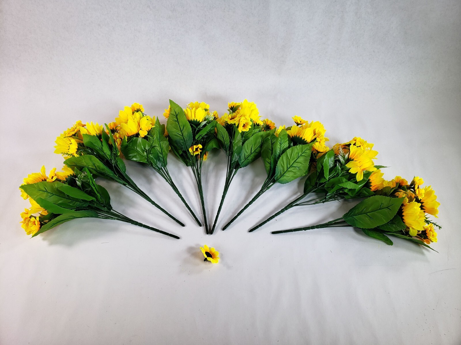 ZEYGLXC 8 Pack Artificial Sunflowers Bouquets with Stems 12″