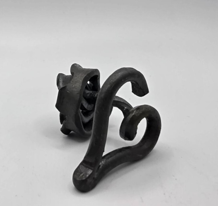 Metal Flower Heart Shape Bottom 1.5″