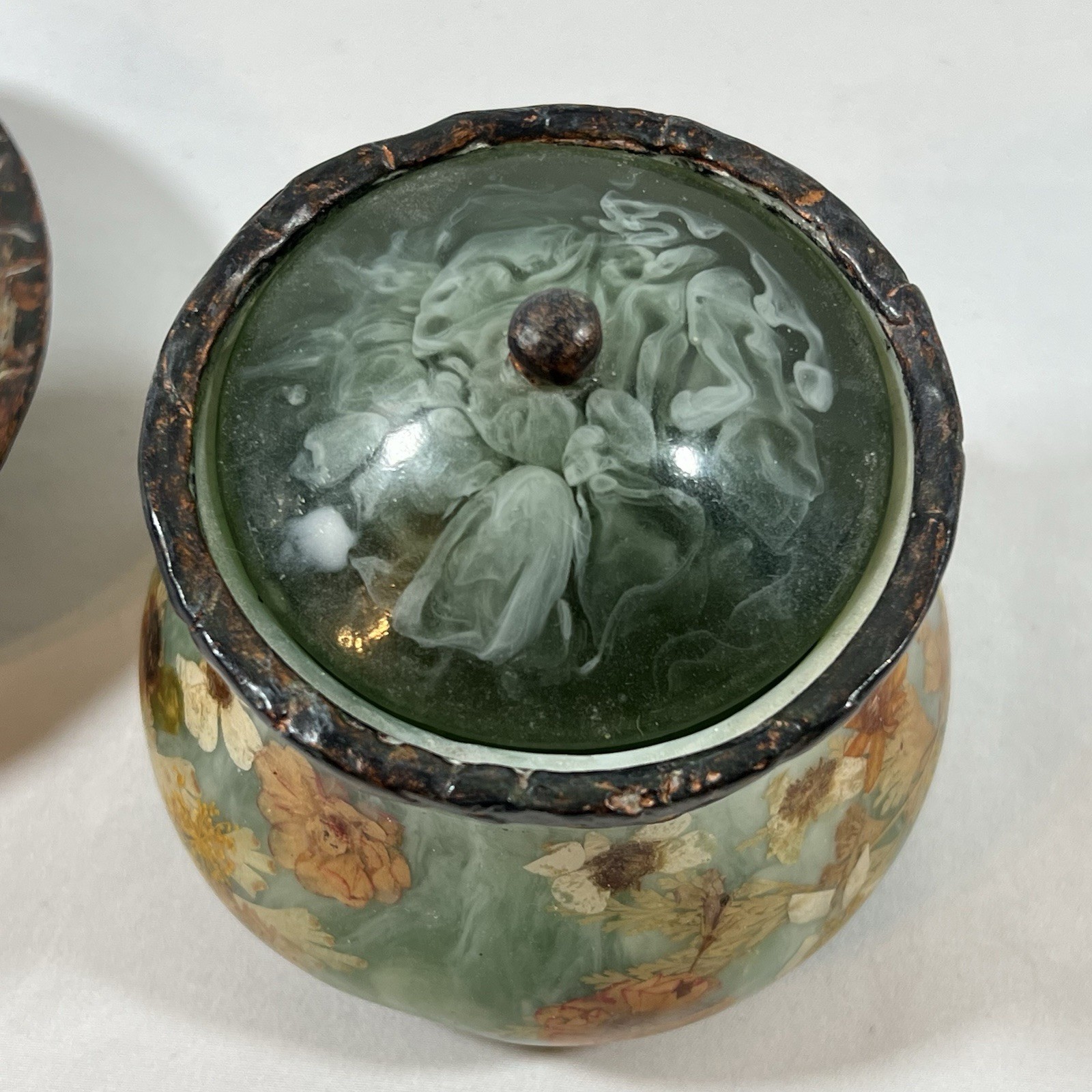 Vintage India Ink Pressed Flower Green Resin Fresh Fields Soap Dish & Container
