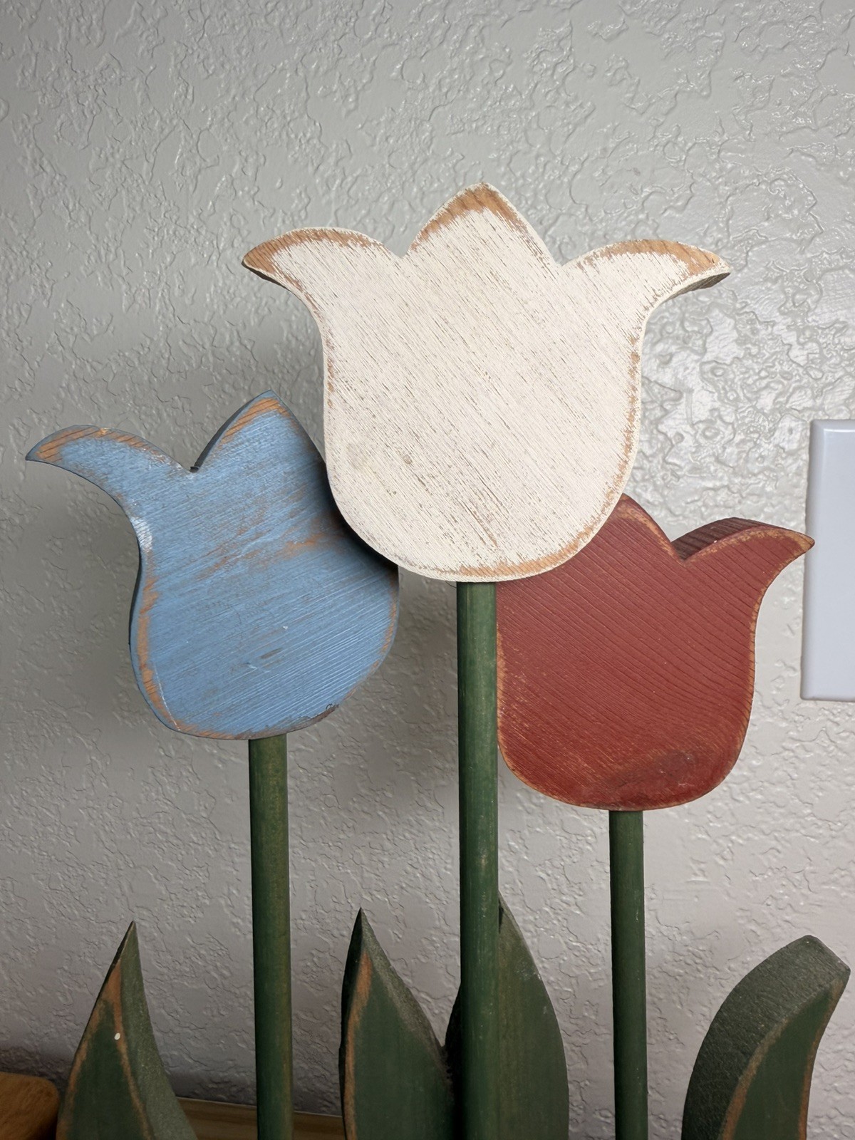 Vintage Handmade Primitive Farmhouse Design Wooden Tulips Cottage Folk 80s EUC