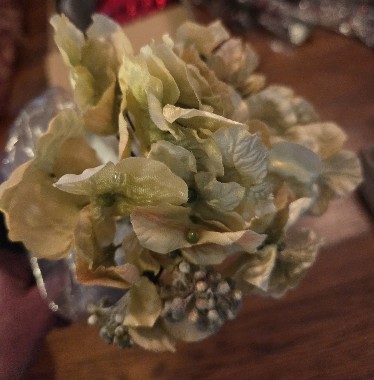 LOT OF (12) 24″ AMERICAN BEST SAGE HYDRANGEA ARTIFICIAL FLORAL STEMS (#44571)