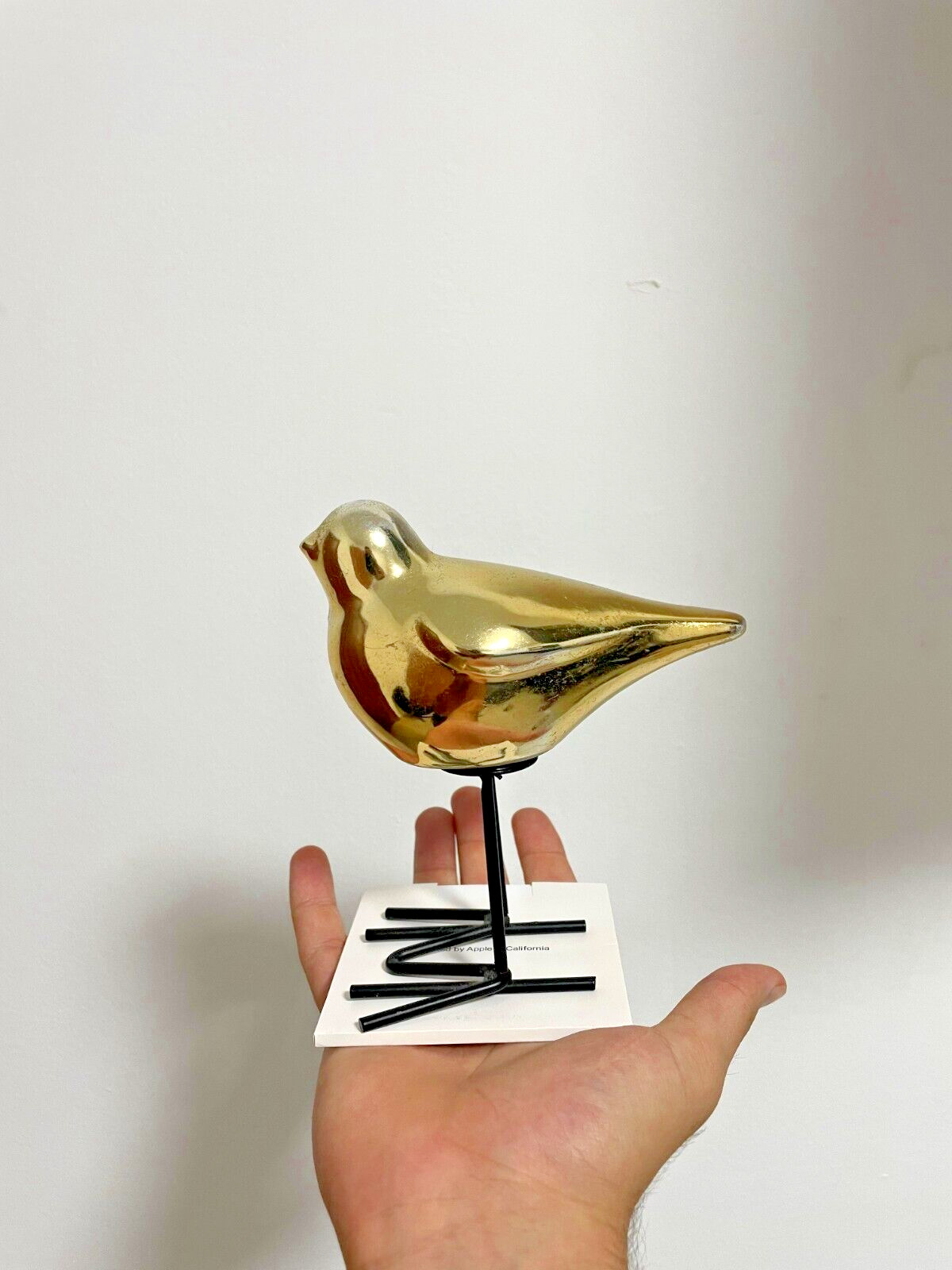 2024 A gold-plated plastic bird is highly recommended