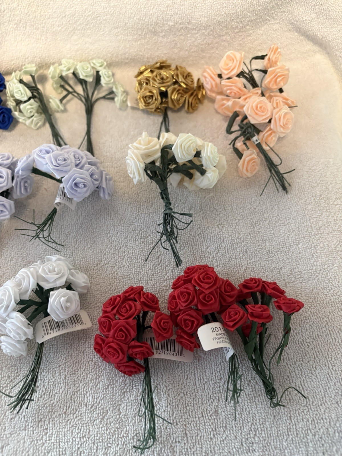 Vtg Lot Of 25 Bundles Mini Rose Artificial Poly Silk Wired Flowers