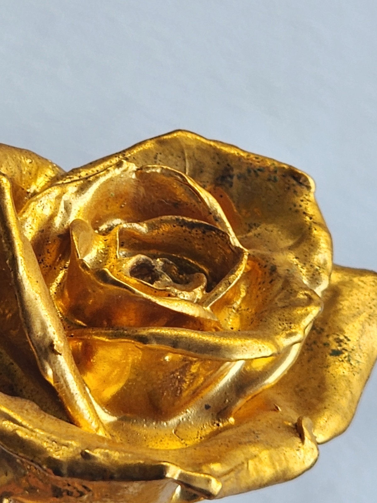 Vintage 12″ Gold Tone Long Stem Rose Decorative Metal Flower Floral Display