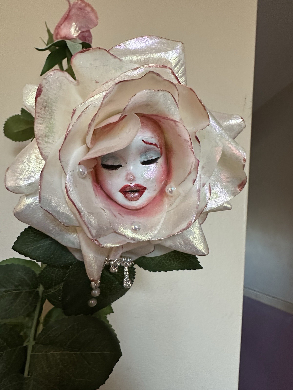 Alice In Wonderland Talking Flower Artificial Roses In Pot