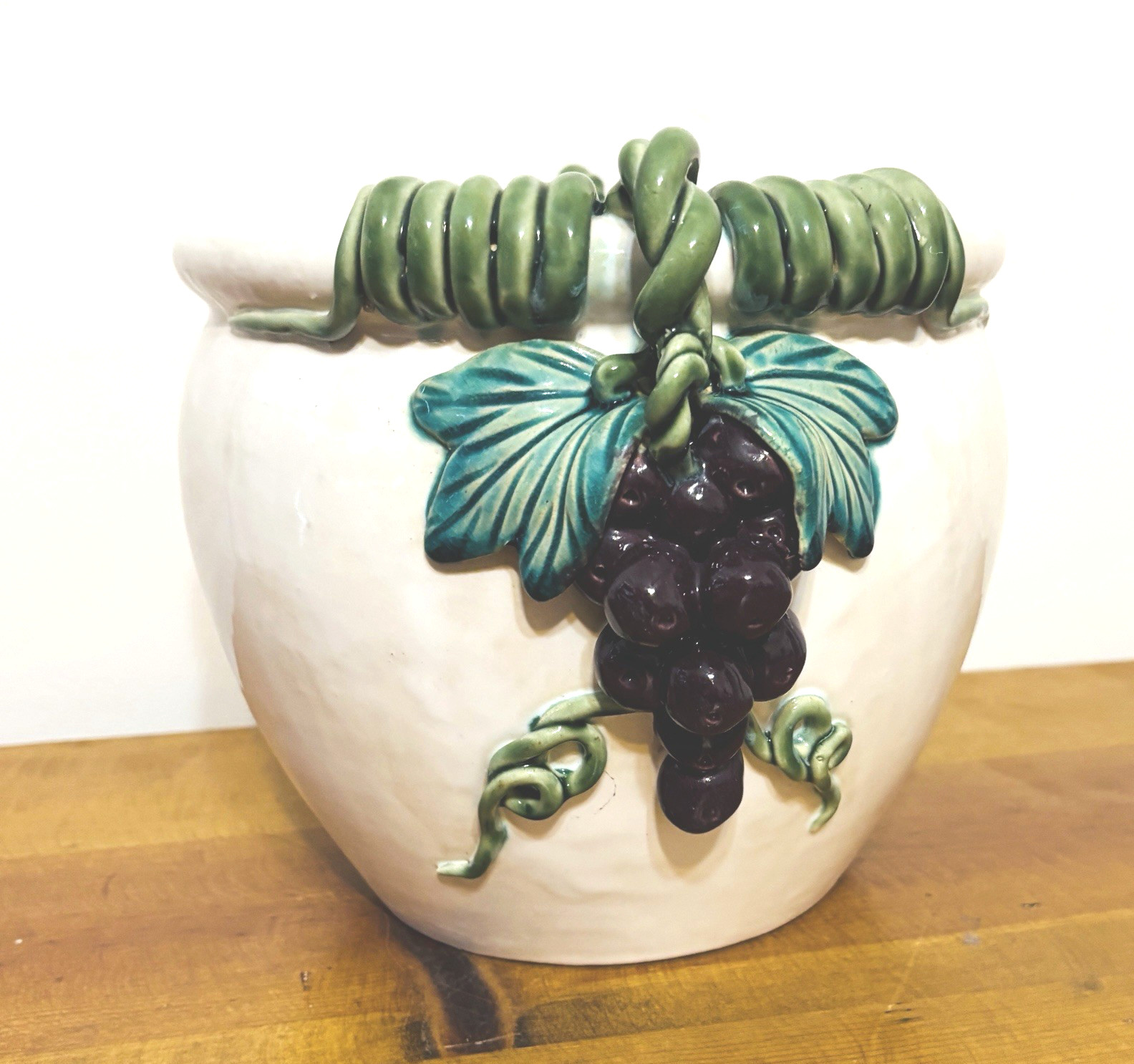 Tuscan Style Ceramic Heavy Planter Flower Pot w Grape Decor 8” t x 9” w