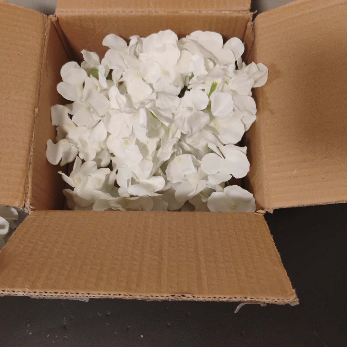 Auihiay White Artificial Flowers New
