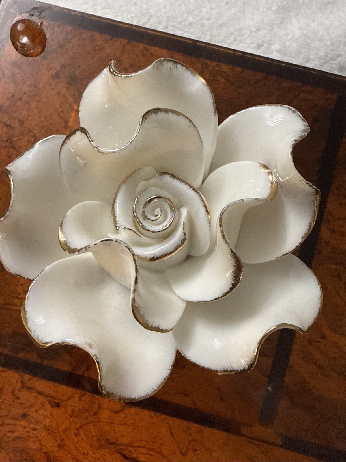 Set of 4 Porcelain Roses Cream and Gold ,For wall Or table