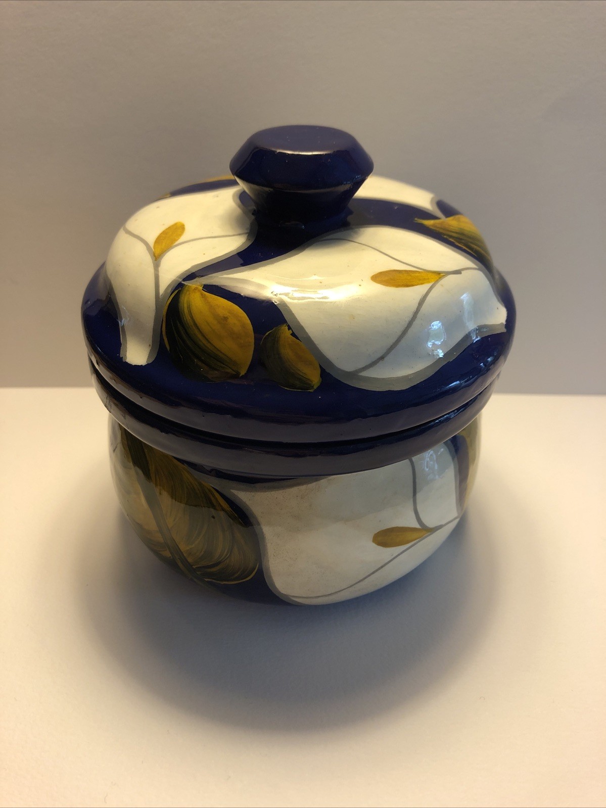 Wooden Container Trinket Holder w Lid Calla Lily Flower Painted Shellac Glossy