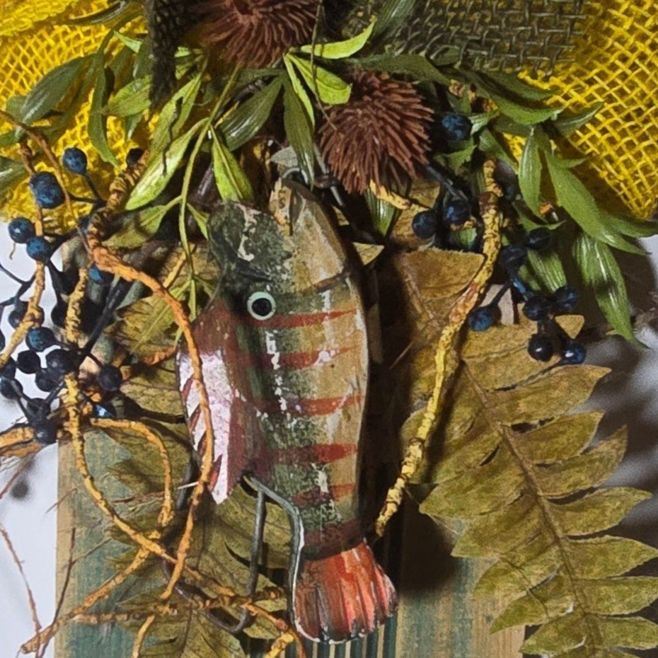 Rustic Fish Cabin Floral Wall Decor Cozy Country Cottage Whimsical Flower Art